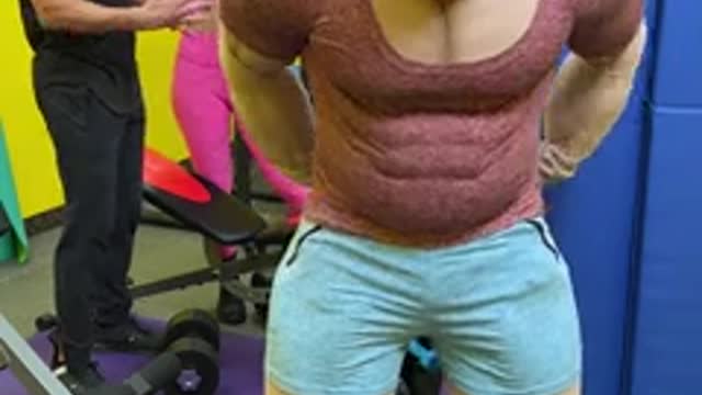 guy TRANSFORMS to get gym girl's number!!!❤