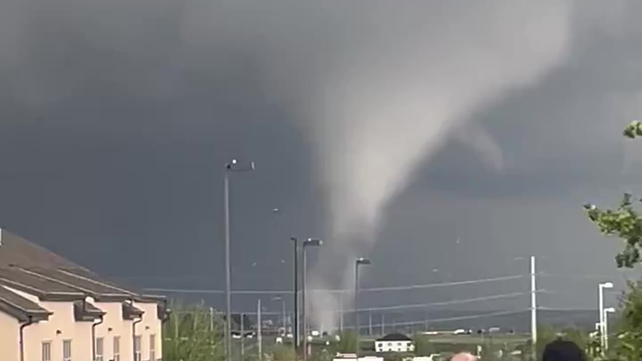 This one is massive tornado !