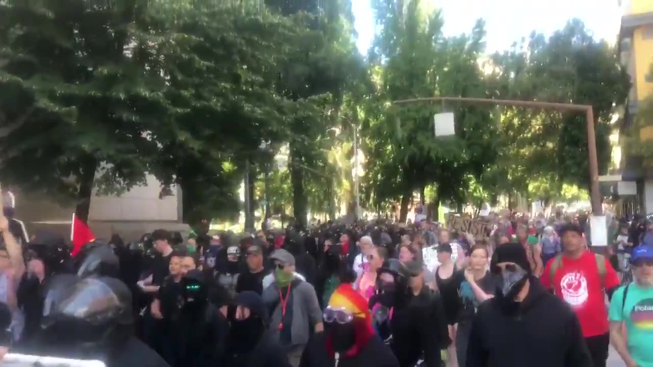 Aug 4 2018 Portland 01.0.1 Antifa marching to the Patriot prayer rally