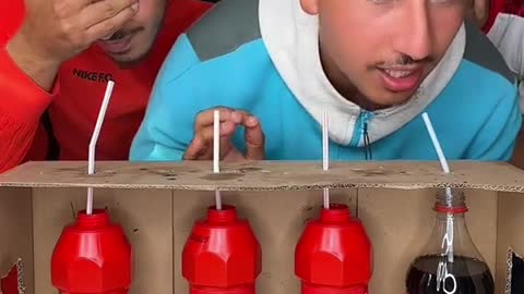 Qui a vu comment j’ai survécu aux manches de Coca-Cola et de Ketchup 😡😂6