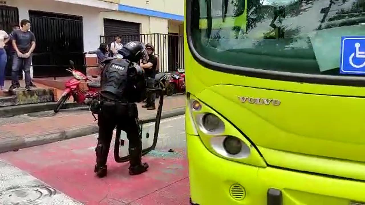 Así quedó el bus de Metrolínea que fue vandalizado