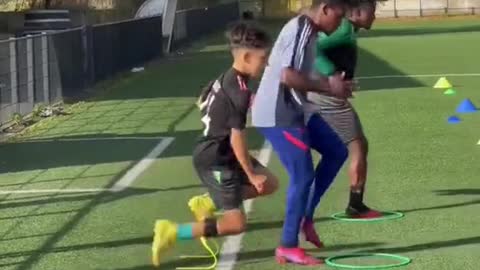 Footwork drills are fun to watch 🔥 (formateur_lassIG) #footworkdrills #futbolpractice #nodaysoff