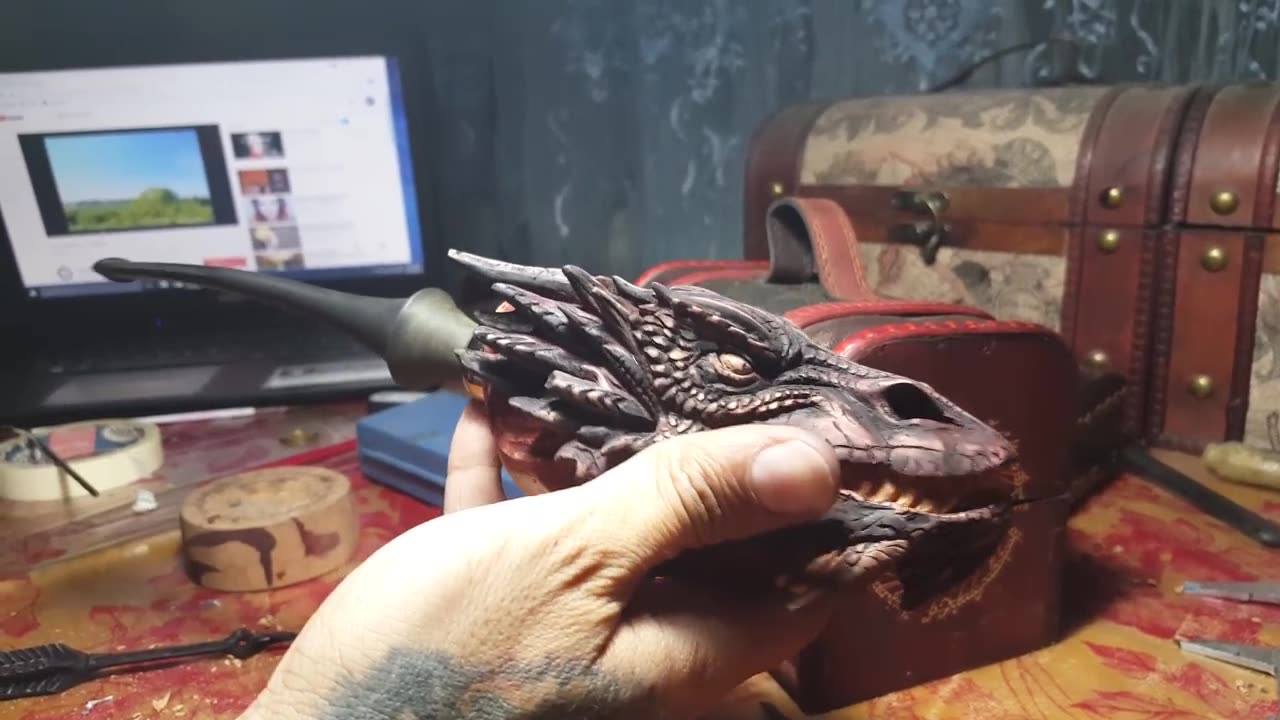 smaug smoking pipe