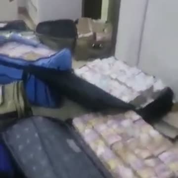 LOOK at what they found at the President’s house of Gabon 🇬🇦 after military COUP!!👀