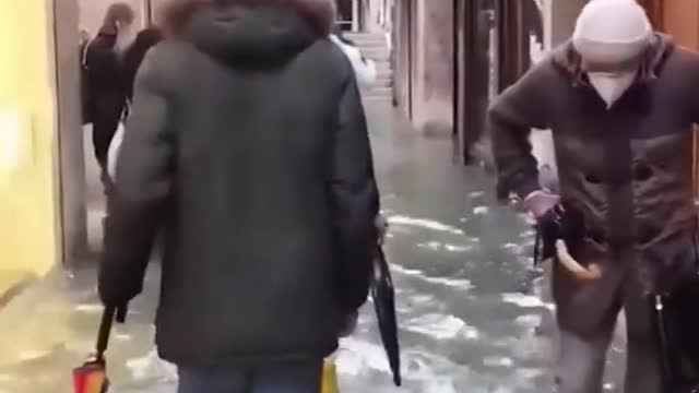 Floods_in Venice are nol 0joke