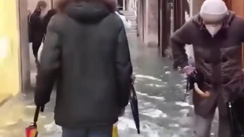 Floods_in Venice are nol 0joke