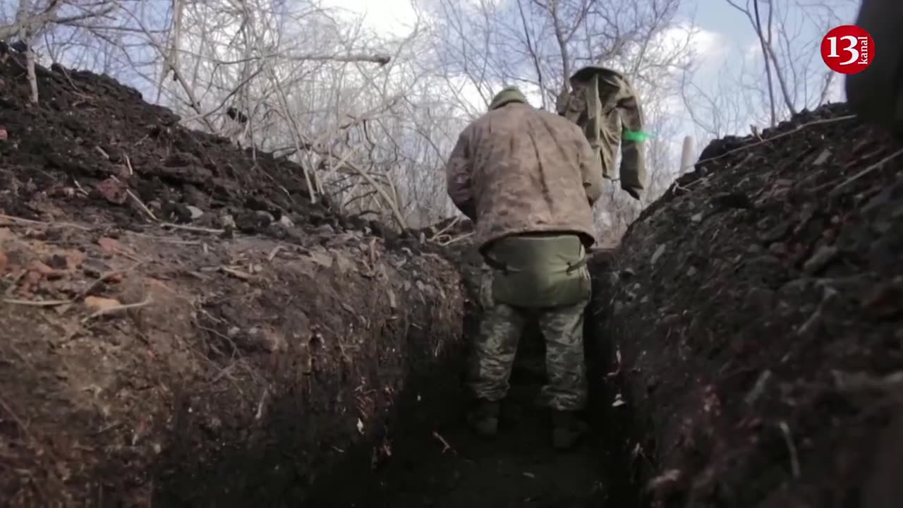 Ukrainian troops dig trenches on Bakhmut's outskirts - “We won’t surrender”