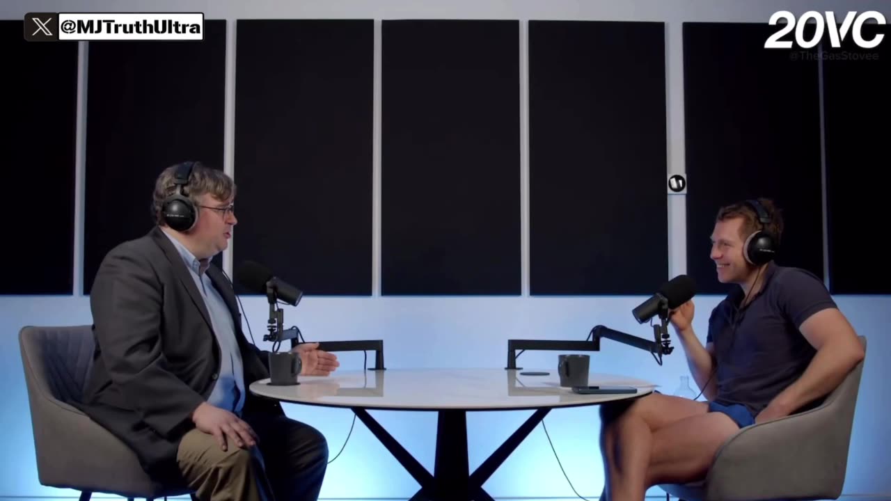 Ried Hoffman says Elons Greatest Weakness is Posting Russian Propaganda