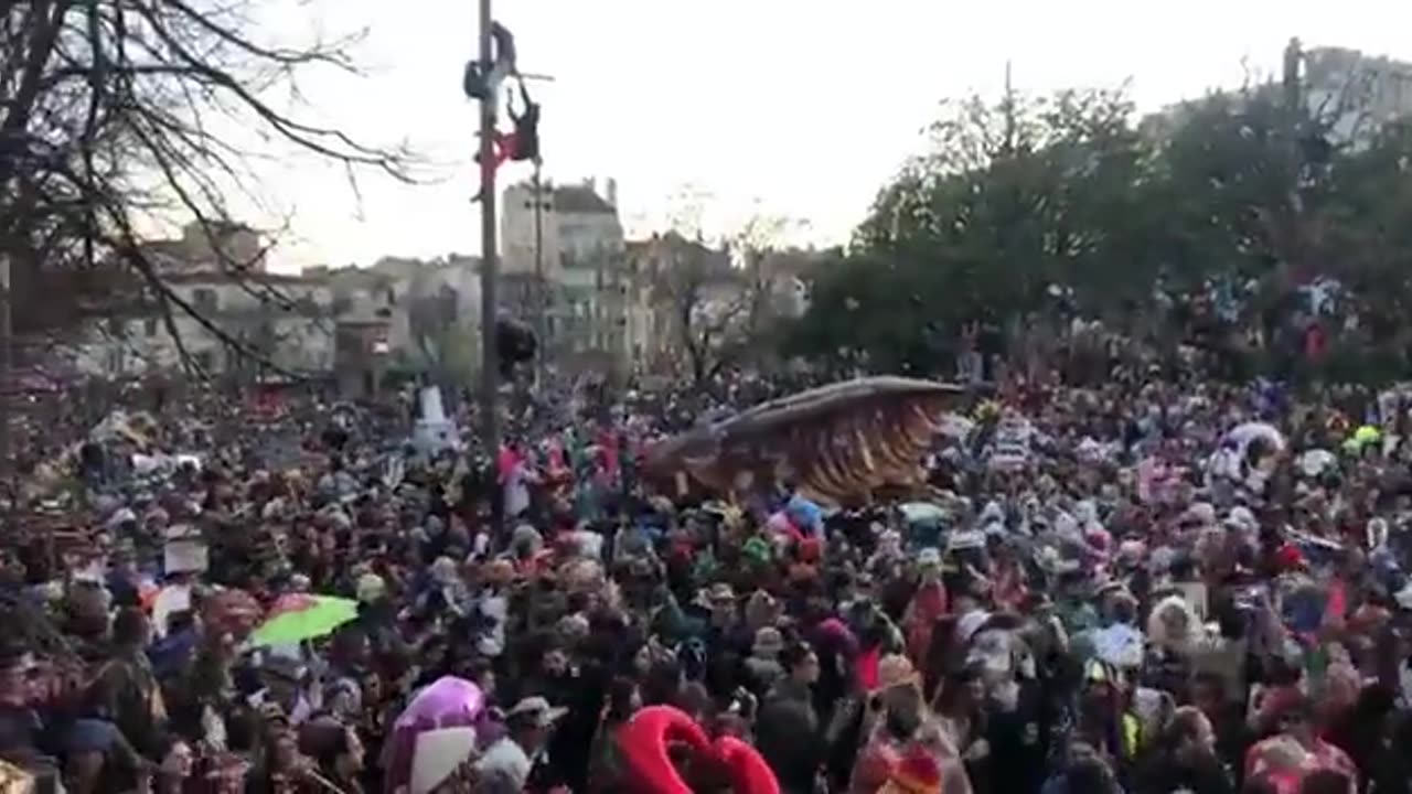 French people get creative at protests with a Gaelic bonfire