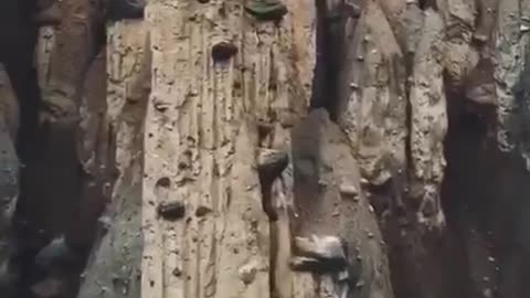 THE EARTH PYRAMIDS OF RENON