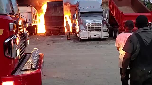 Truck explosion caught on fire....