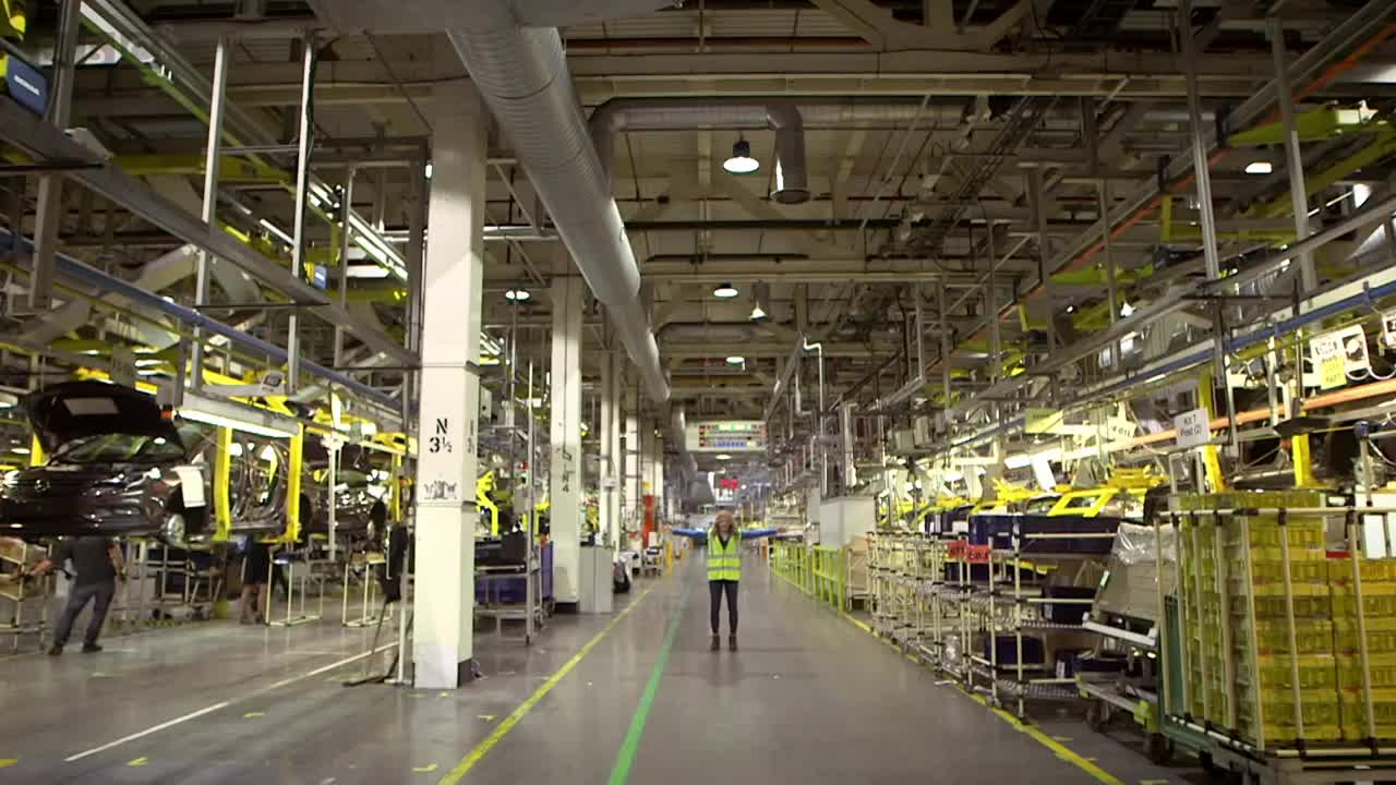 How are Cars made 🚘 Maddie's Do You Know 👩