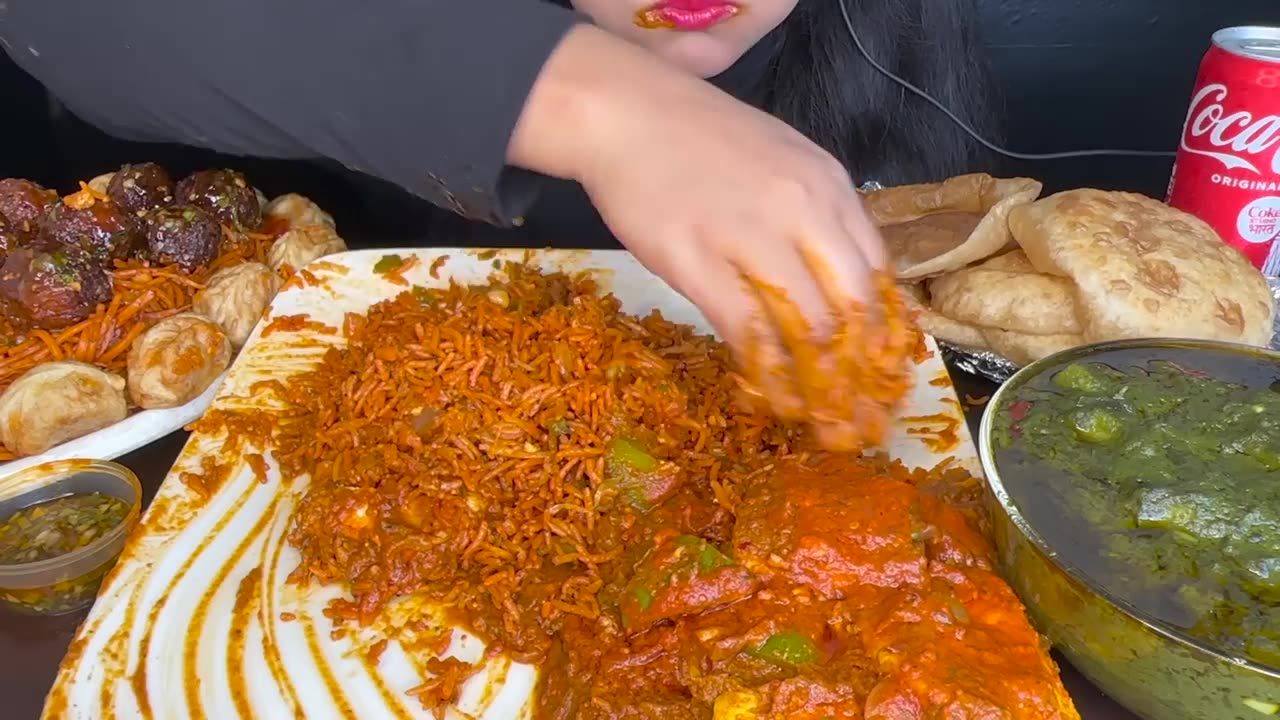 ASMR EATING SPICY SCHEZWAN FRIEDRICE,PANEER TIKKA MASALA,PURI,ALOO PALAK,VEG MANCHURIAN,MOMO