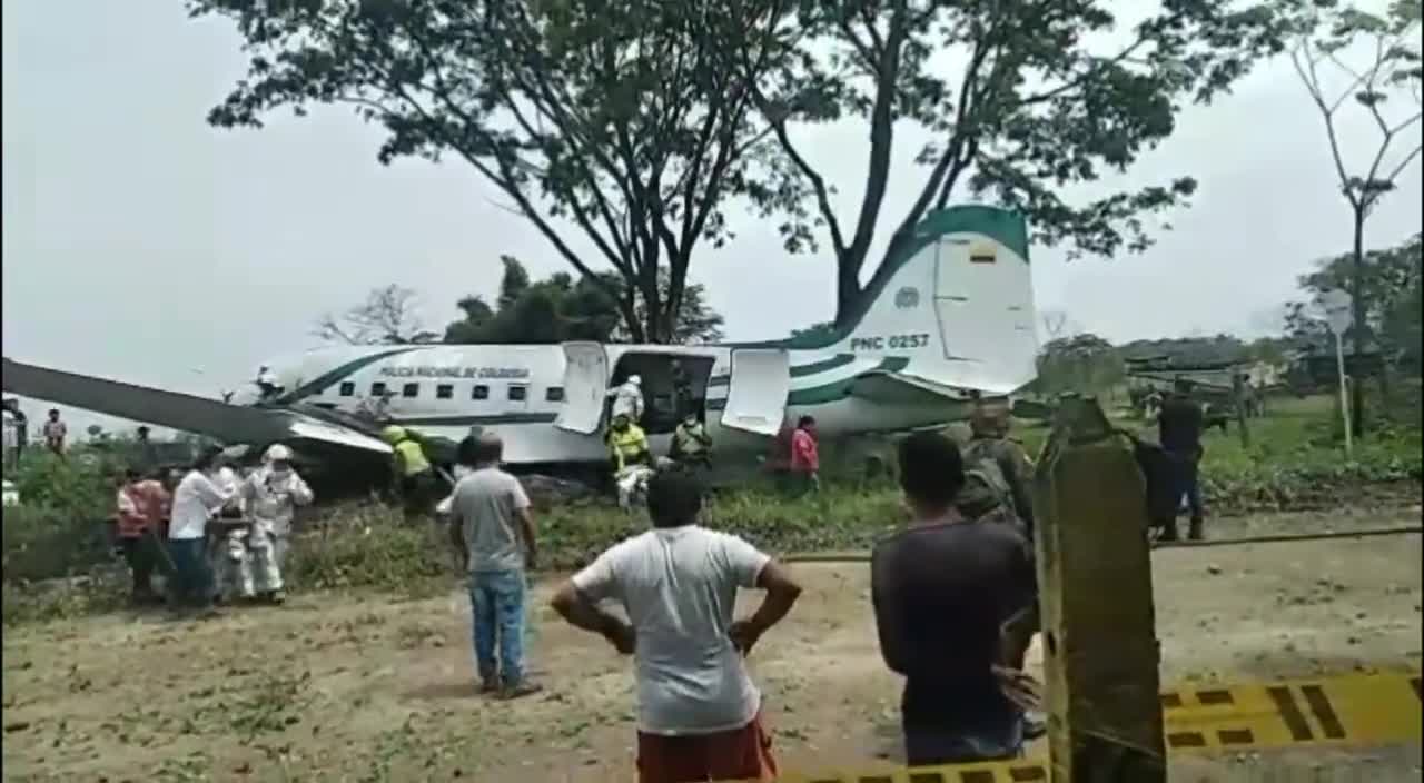 Avión no alcanzó a aterrizar en la pista