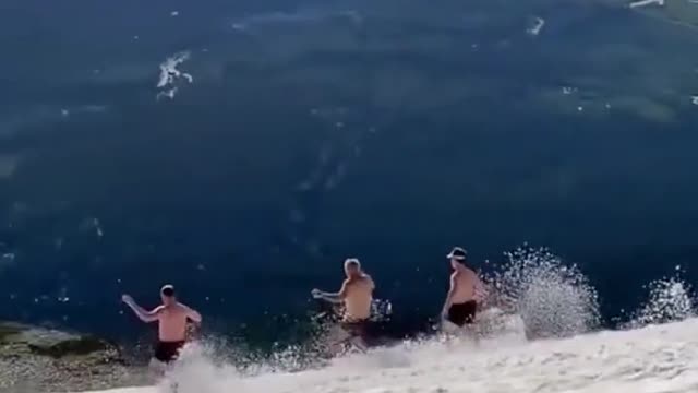 I forgot my snowboard.