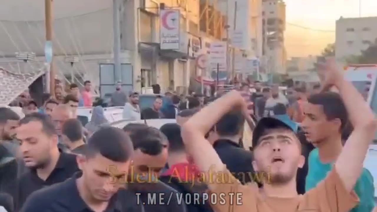 【閲覧注意】ガザ地区アル・シファ病院からの救急車の隊列への爆撃(1)