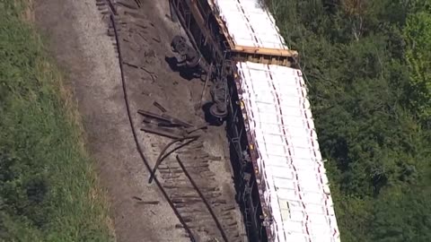 🚨BREAKING: Train carrying thousands of gallons of propane tank derails Manatee County | Florida