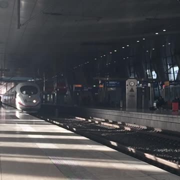 NS ICE 4653 in the Frankfurt long-distance train station