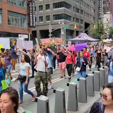 HUGE Crowds Gather In New York To Protest Vaccine Passports