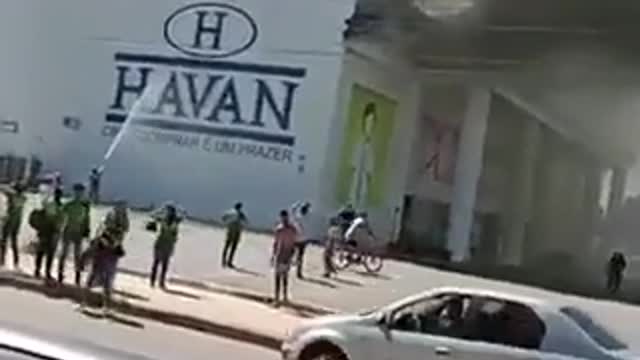 Loja da Havan pega fogo em Vitória da Conquista, na Bahia