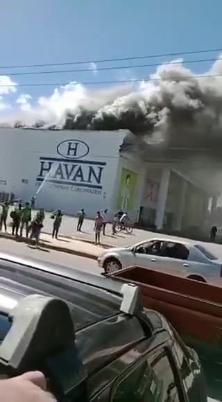 Loja da Havan pega fogo em Vitória da Conquista, na Bahia