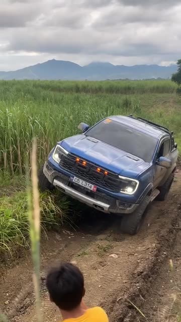 New Ranger Raptor giving us some off road action