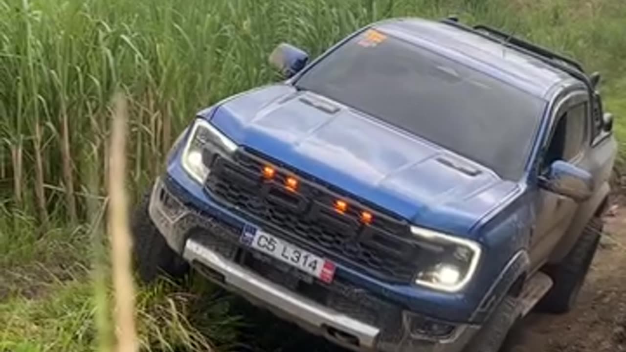 New Ranger Raptor giving us some off road action