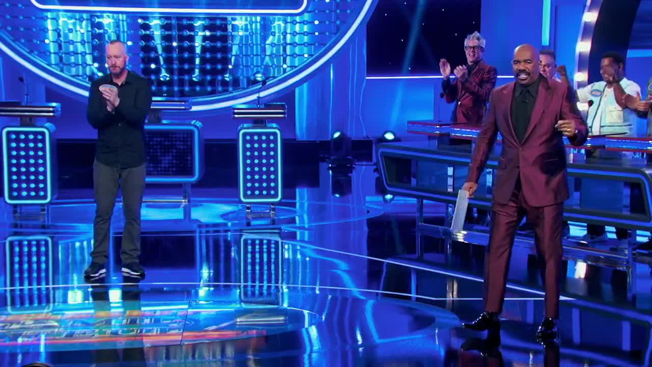 'Jackass' Star Johnny Knoxville Plays Fast Money - Celebrity Family Feud