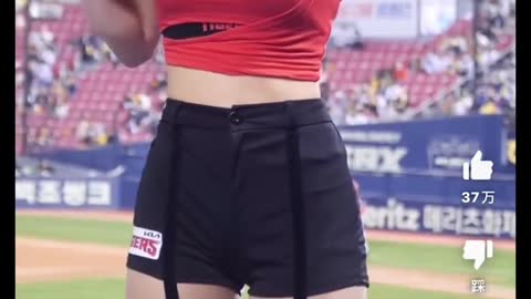 Cheerleader beauty dance