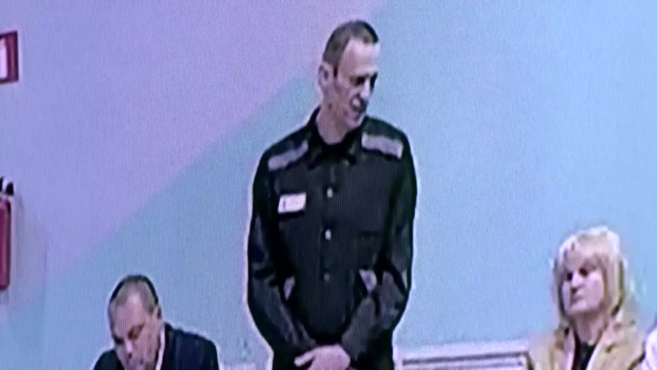 Kremlin critic Navalny defends himself in court