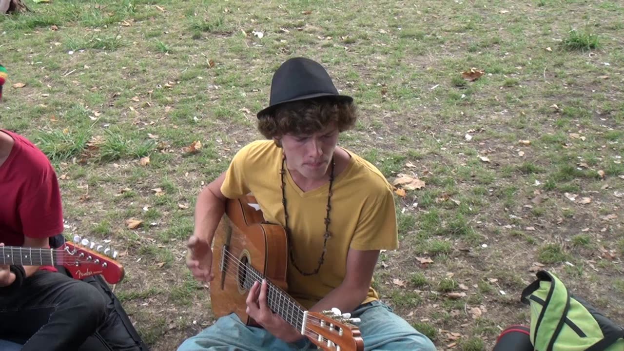 Music by the Garonne River. Jamming Great music 2016 teenagers.