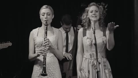 Tu Vuo' Fa' L'Americano - Hetty & the Jazzato Band