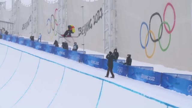 Cameraman hit by skier in men's halfpipe qualification at Beijing 2022 Olympics