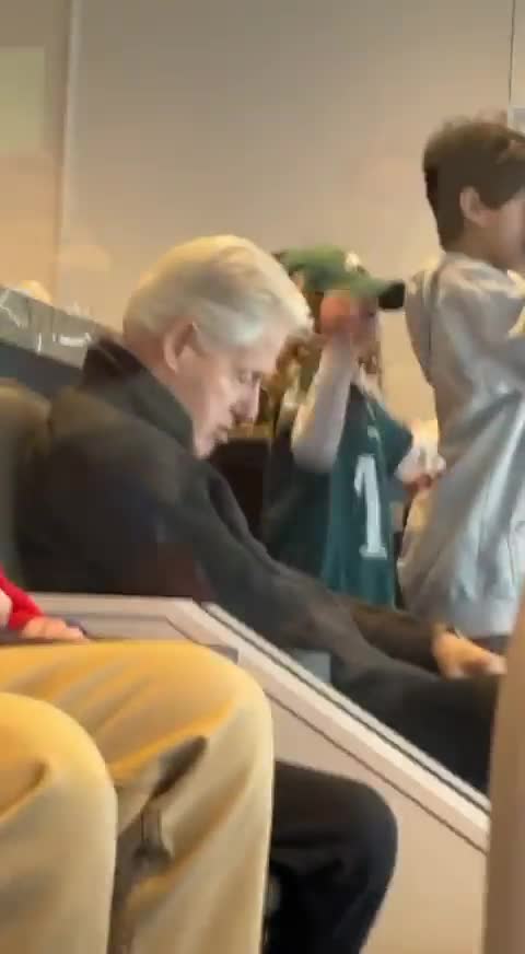 Bill Clinton slipping in the middle of the game between Eagles and Giants