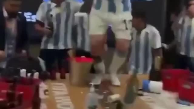 Leonel Messi dances with the world cup trophy inside Argentina dressing room | ARGENTINA #shorts