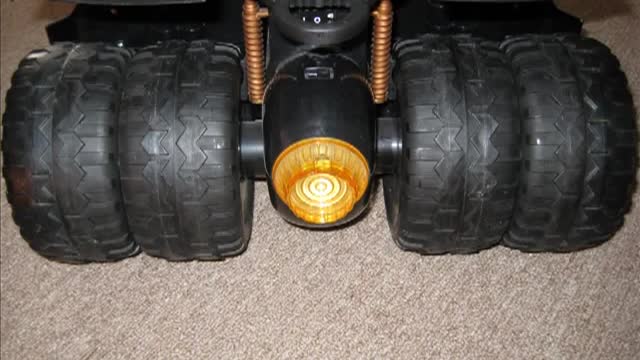 BatmanReview.com- Hot Toy! Batmobile Tumbler RC from Batman Begins