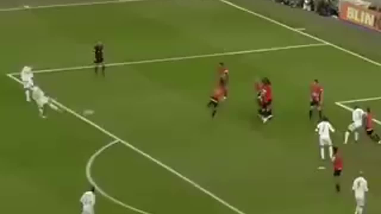 Roberto Carlos is one of the best football players in the history of football ...
