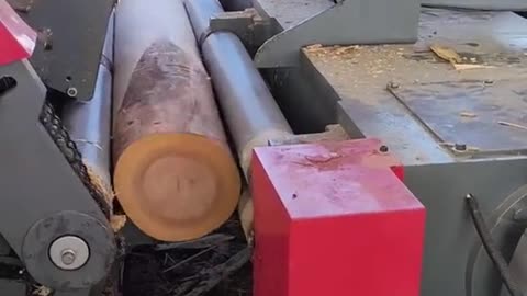 Rotary cutting machine in operation