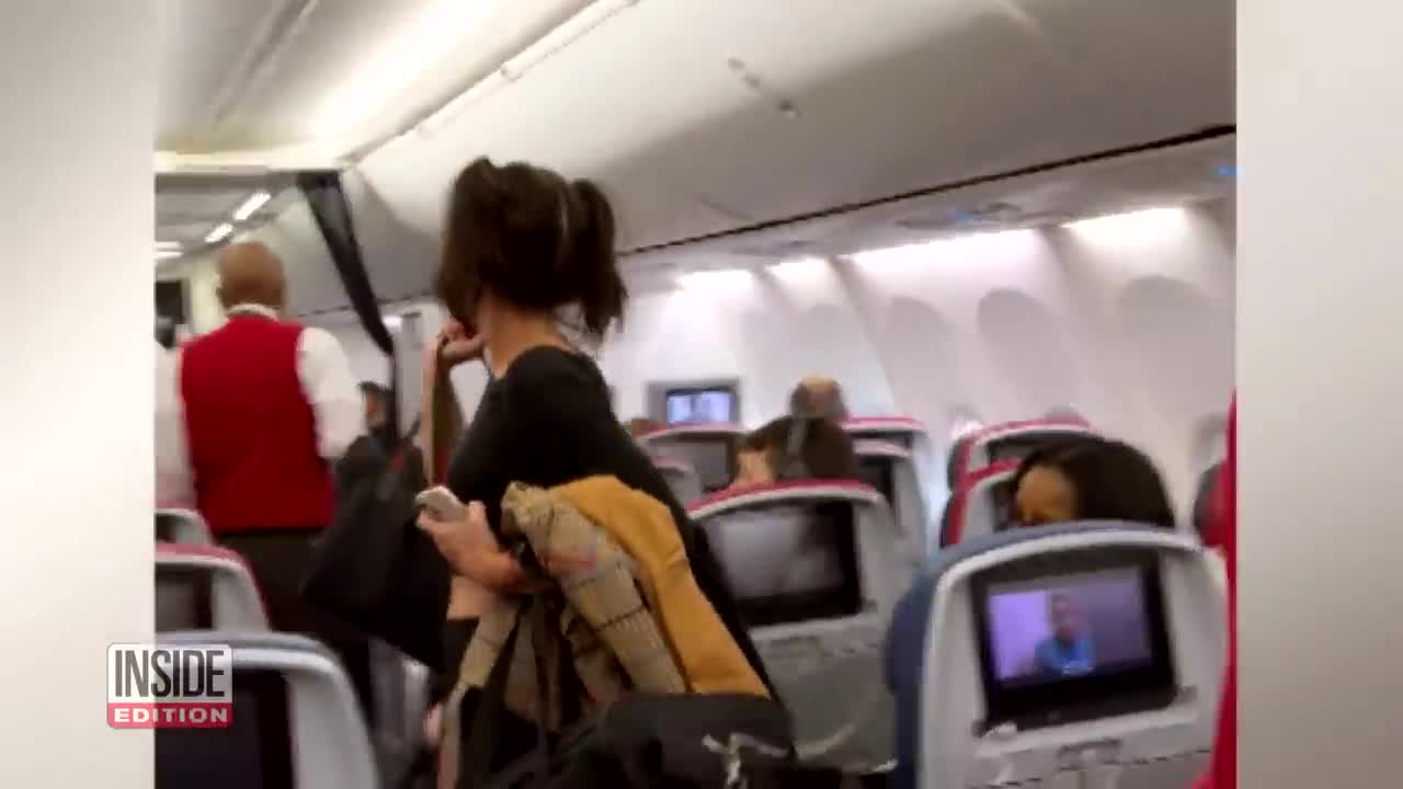 Passenger Kicked Off Flight for Refusing to Put Dog in Case