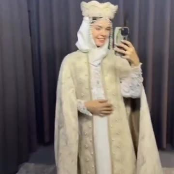 Fabulous to see a return to tradition wedding dresses, well done to this Russian lady