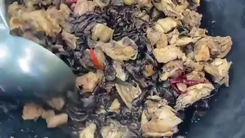 20200621文贵先生GETTR²⁺³：在父亲节做第二道菜小鸡炖蘑菇蘑菇积极响应地摊经济，一切都已经开始