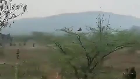 Heli lands US Troops near Colombian-VZLA border.