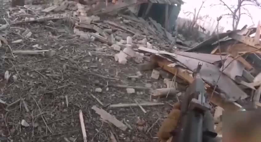 2022 12 20 - Helmet Cam di un soldato russo impegnato nei combattimenti casa per casa a Svatovo