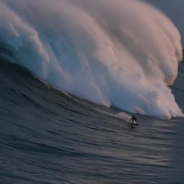 SURF | SCARY WAVES 😱 | 4K HQ