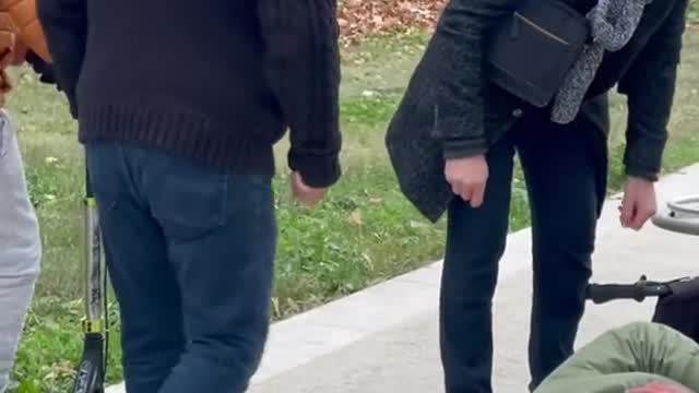 omg. people just walk pass.