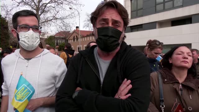 Javier Bardem protests outside Russian embassy