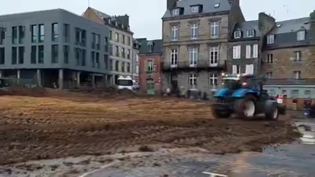 Los agricultores franceses están plantando campos fuera de la entrada del edificio del gobierno