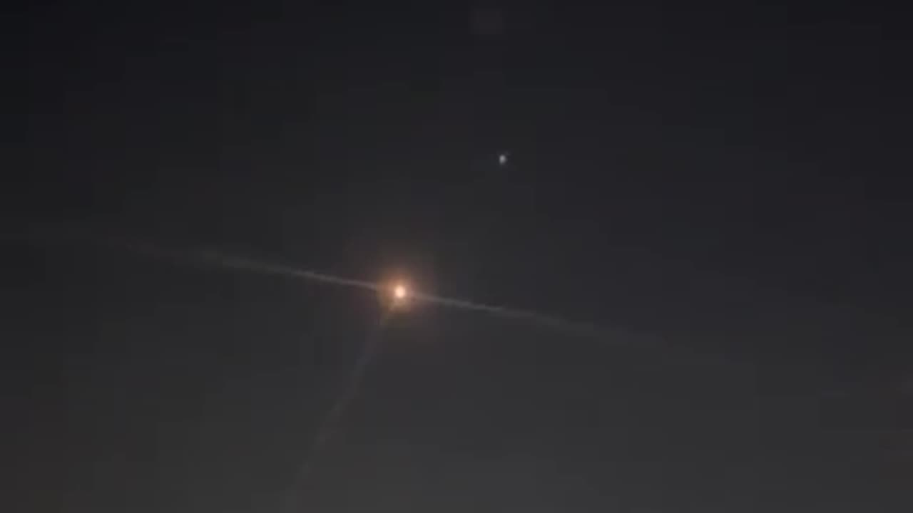 Iron Beam laser acting to shoot a rocket over Tel Aviv.