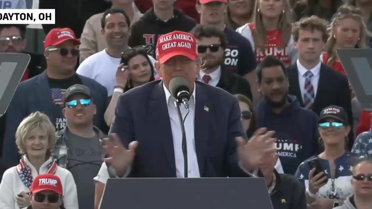 FRIGGIN TELEPROMPTERS!!!😂 😂 😂