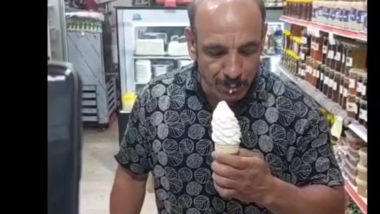 The strange challenge of eating 4 ice creams of 200 grams in 40 secondsچالش عجیب خوردن بستنی